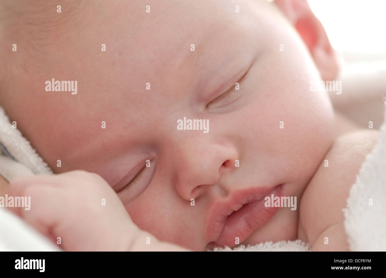 Schlafenden Neugeborenen Baby boy Stockfoto