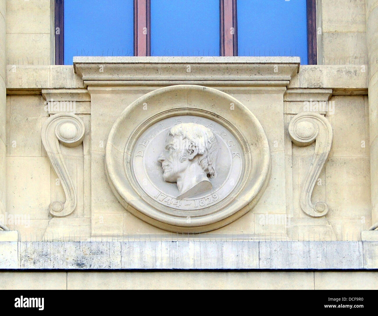 Lamarck. Ersten Maskaron (rechts) an der Fassade der Grande Galerie de l im Jardin des Plantes Paris Stockfoto