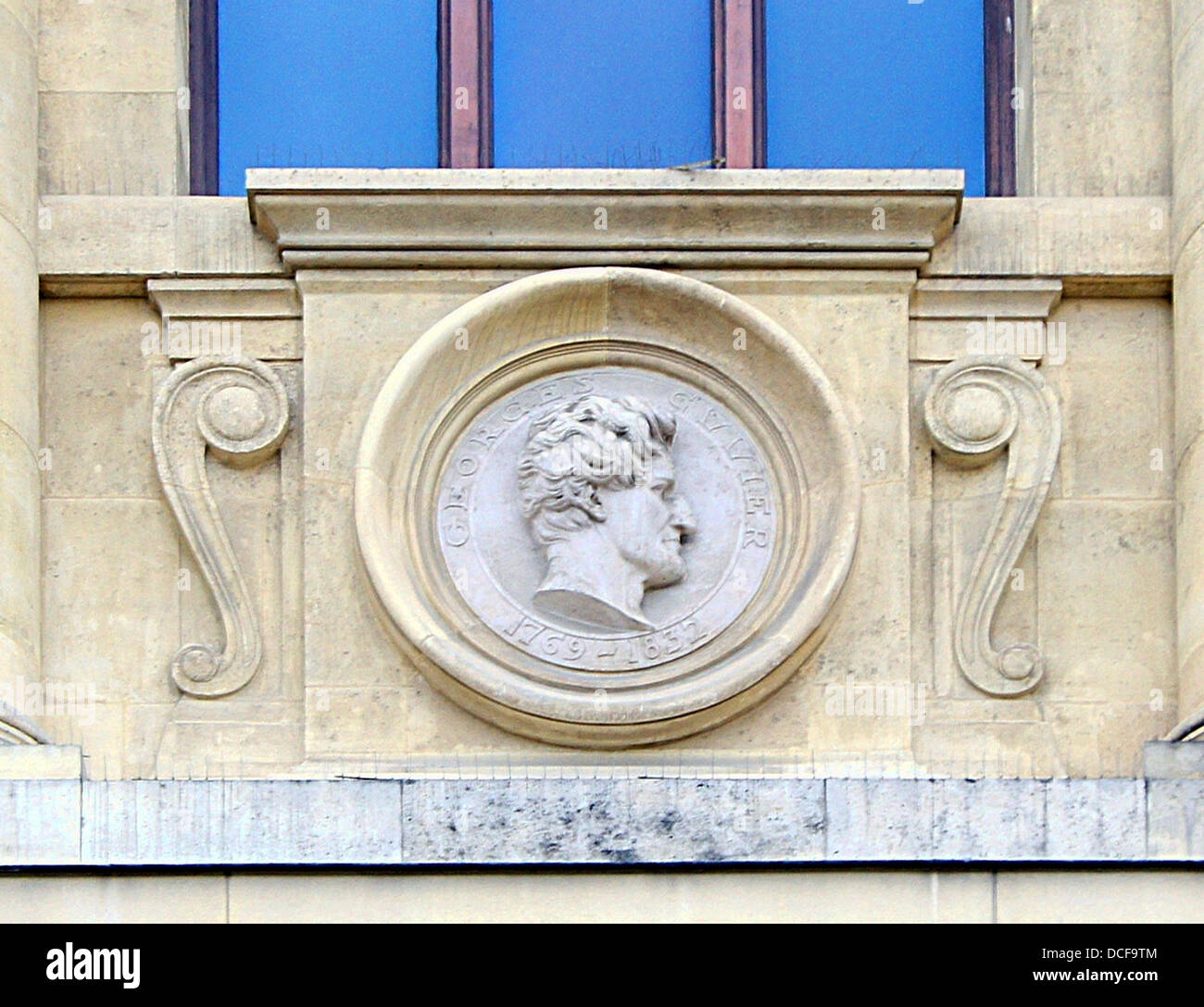 Cuvier. Vierte Maskaron (links) der Fassade der Grande Galerie de l im Jardin des Plantes Paris Stockfoto