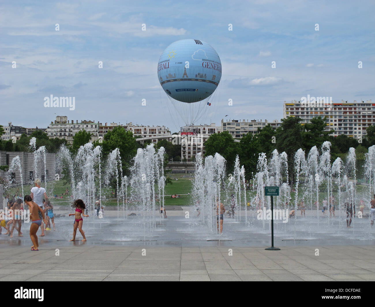 Parc André Citroën und Observatoire Atmospherique Generali Ballloon, Paris Frankreich Stockfoto