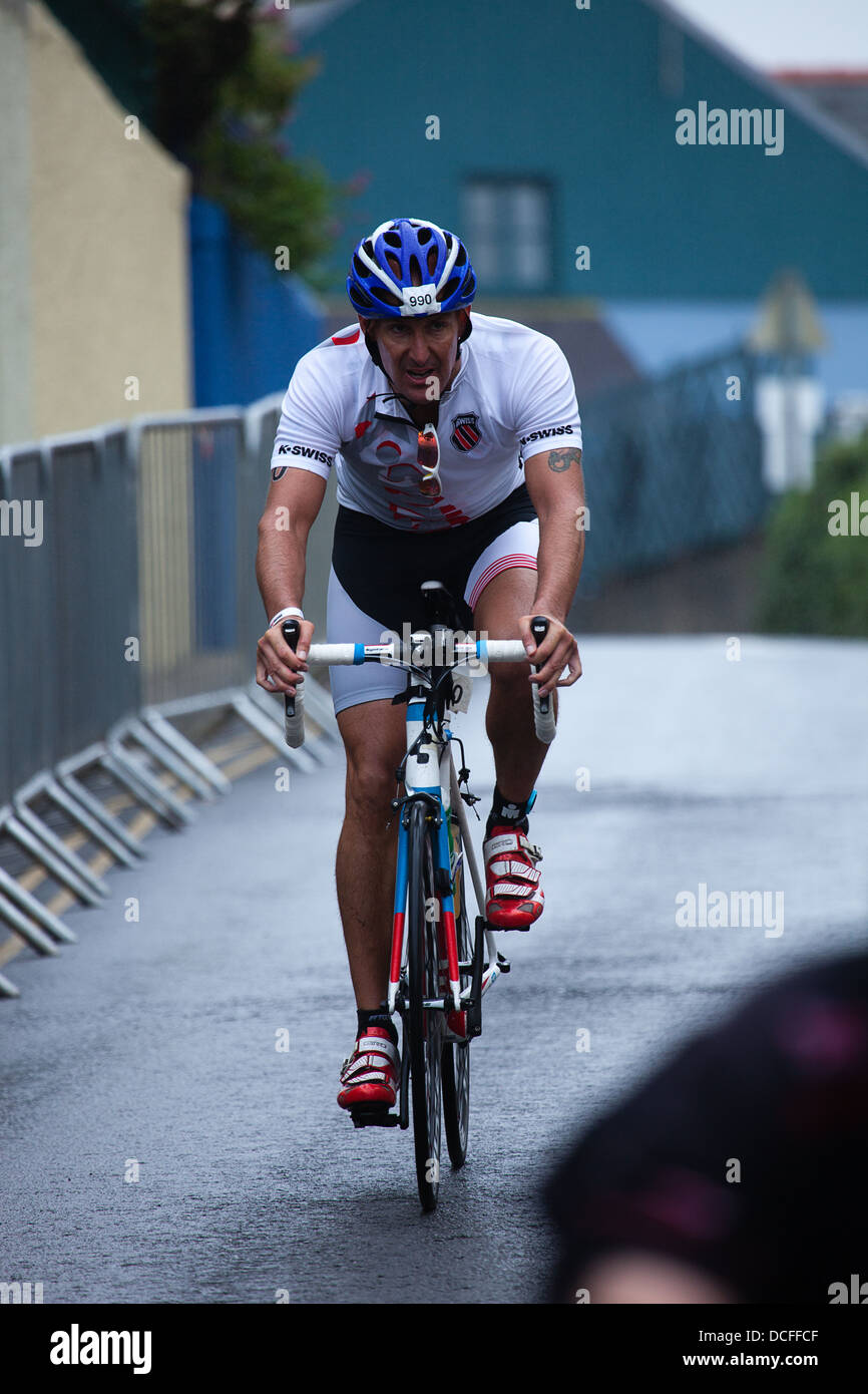 Ironman Wales 2012 Straßenrennen mit Radfahrer Stockfoto