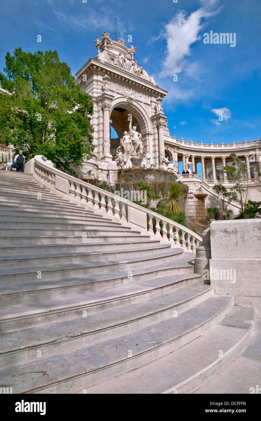 Eine breite Treppe des Palais Longchamp, Marseille, Frankreich Stockfoto