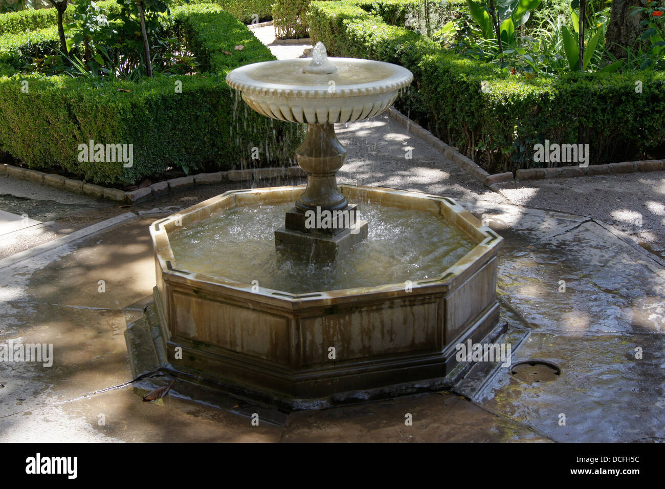 Brunnen im Garten des Generalife, Alhambra, Granada, Spanien Stockfoto