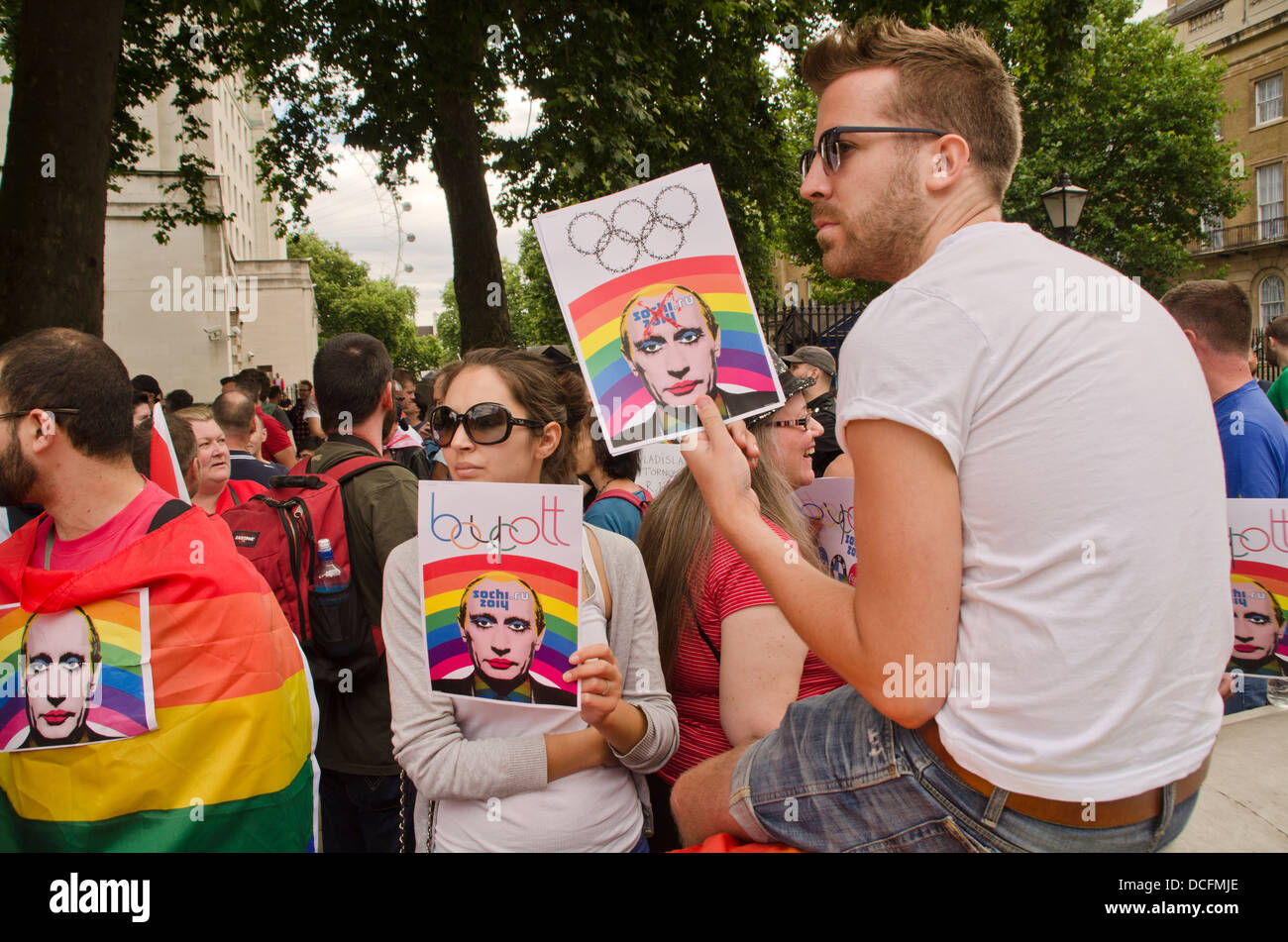 HOMOSEXUELL RECHTENAKTIVISTEN AUS PROTEST GEGEN DIE UNTERDRÜCKUNG DER HOMOSEXUELL MENSCHEN IN RUSSLAND Stockfoto