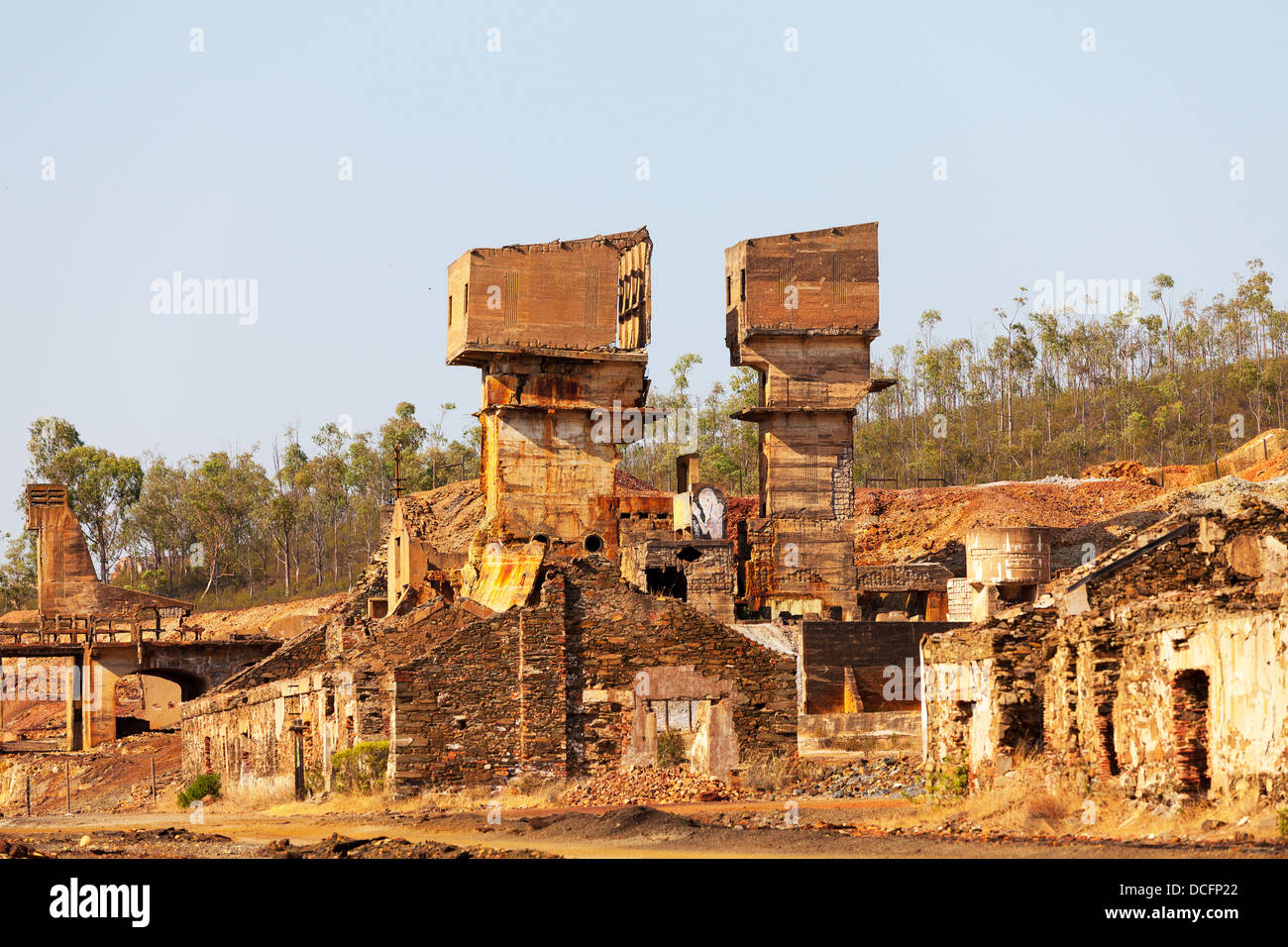 Verlassene Kupfer mine mit alten Steinhäusern Stockfoto