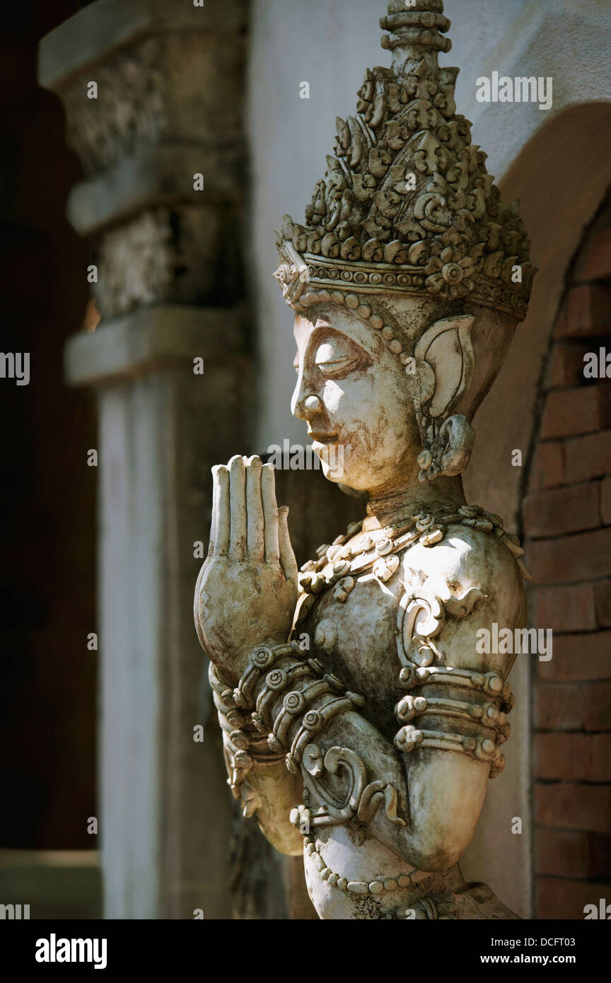 Buddhistische Statue im Mandarin Oriental Dhara Dhevi Hotel; Chiang Mai, Thailand Stockfoto