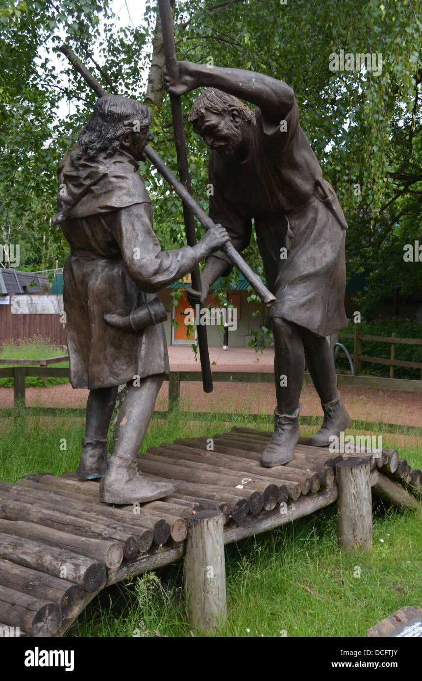 Statue von Robin Hood und Little John in Sherwood Forest Besucherzentrum Stockfoto