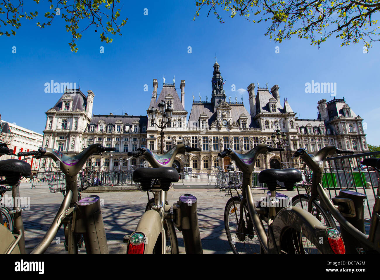 Velib Fahrräder vor dem Rathaus in Paris, Frankreich Stockfoto