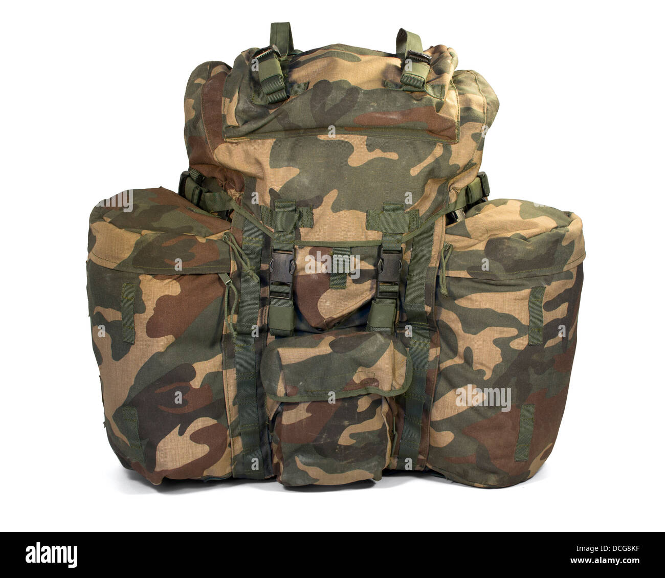 Militär Rucksack isoliert auf weiss. Clipping-Pfad (ohne Schatten) Stockfoto