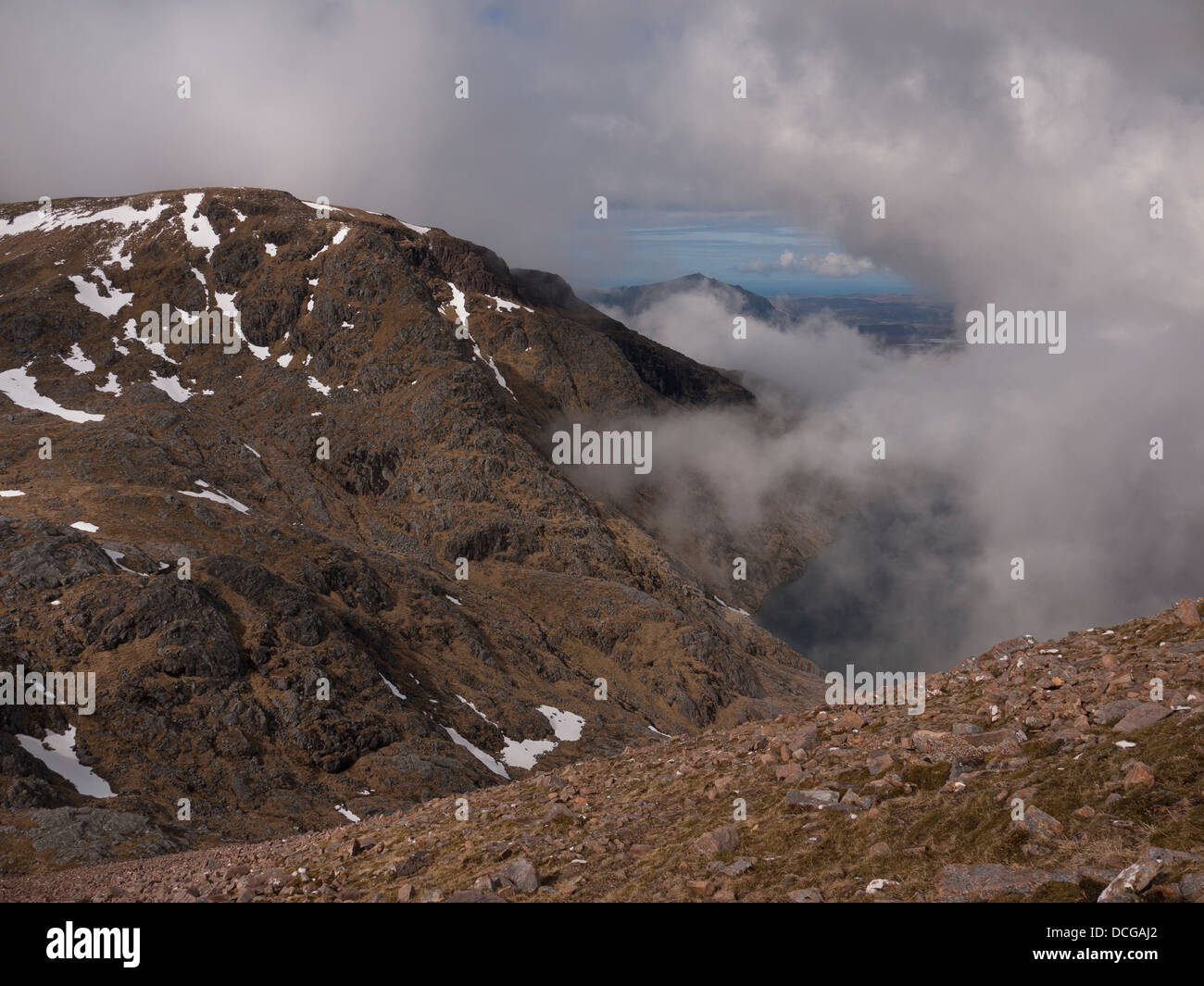 Ein Blick auf die abgelegenen Bergregionen A' Mhaighdean gesehen von Ruadh Stac Mor, Schottisches Hochland, Schottland, Vereinigtes Königreich Stockfoto