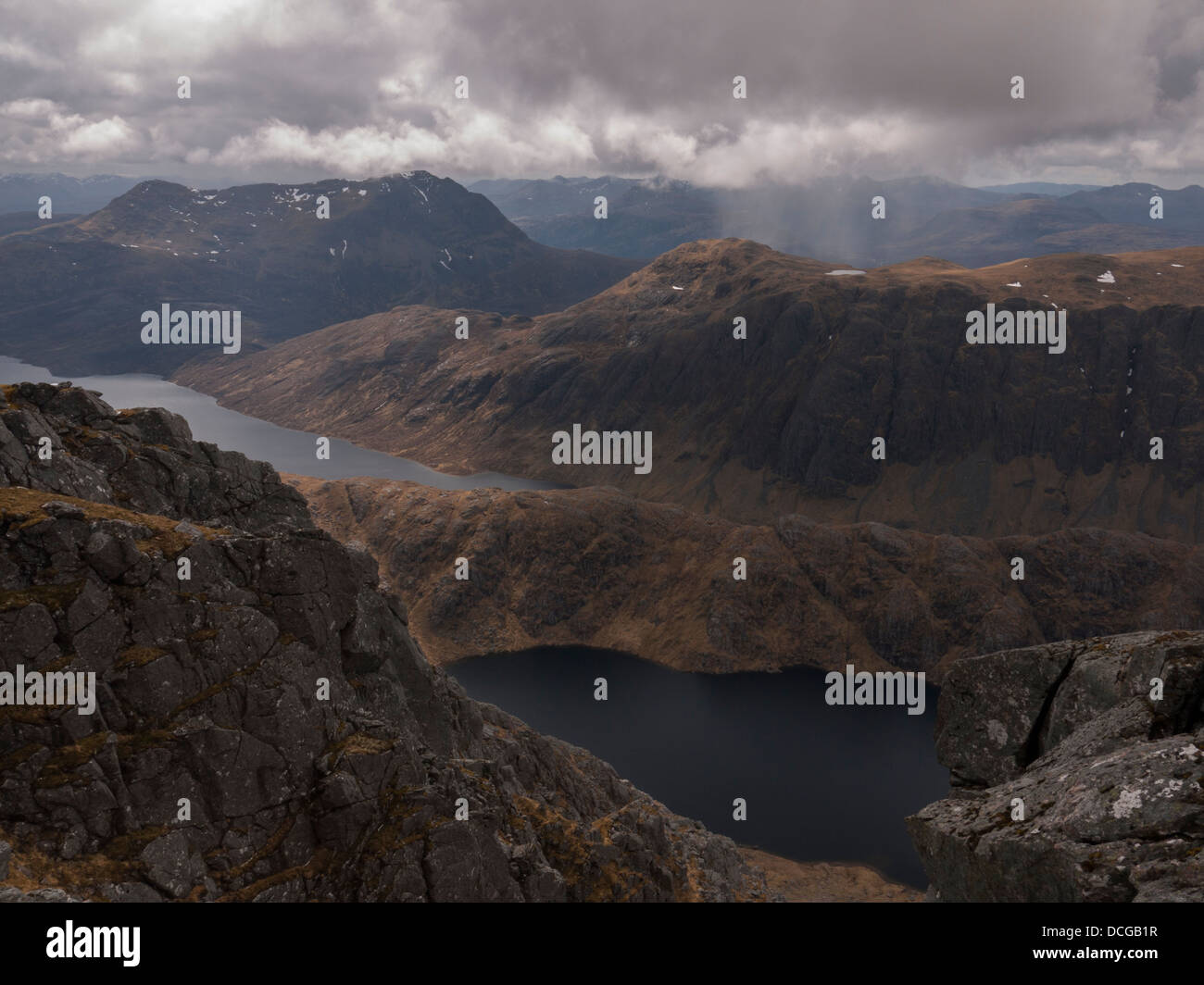 Ansicht Süd vom Gipfel von A' Mhaighdean mit Blick auf dem Berg namens "Slioch", Schottisches Hochland, Schottland, Vereinigtes Königreich Stockfoto