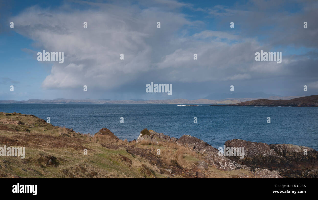 Dramatische Wolken vorbei über Enard Bay auf der Nord West Küste von Schottland, UK Stockfoto