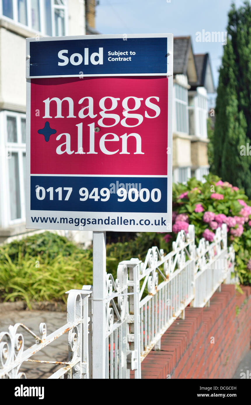 Verkauft Immobilie Zeichen Maggs Allen Bristol England UK Stockfoto