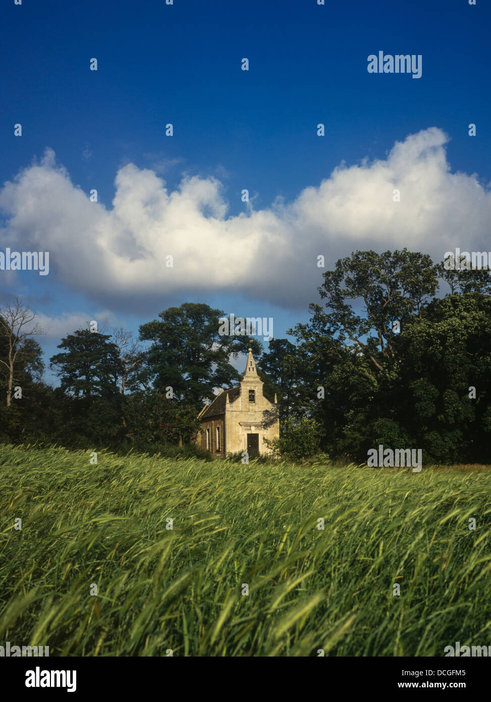Die Kirche des heiligen Johannes des Evangelisten, die 1714 errichtet wurde, um eine frühere Kirche an der Stätte, Little Gidding, Huntingdon, England, Großbritannien, zu ersetzen Stockfoto Die Kirche des heiligen Johannes des Evangelisten, die 1714 errichtet wurde, um eine frühere Kirche an der Stätte, Little Gidding, Huntingdon, England, Großbritannien, zu ersetzen Stockfoto