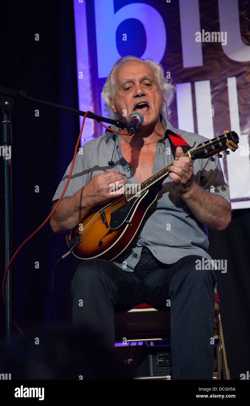 Schottische Sängerin Benny Gallagher in 2013 Upton-auf-Severn-Blues-Festival Stockfoto