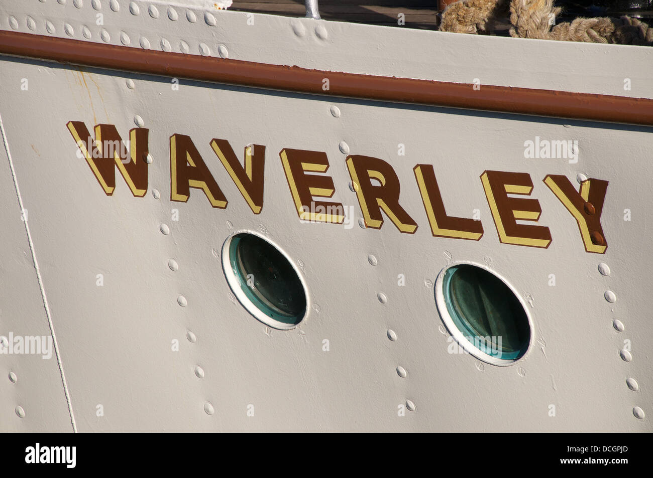 Die Waverley im dock in Glasgow Schottland, zeigt Detail handbemalt Name auf dem Bug Stockfoto
