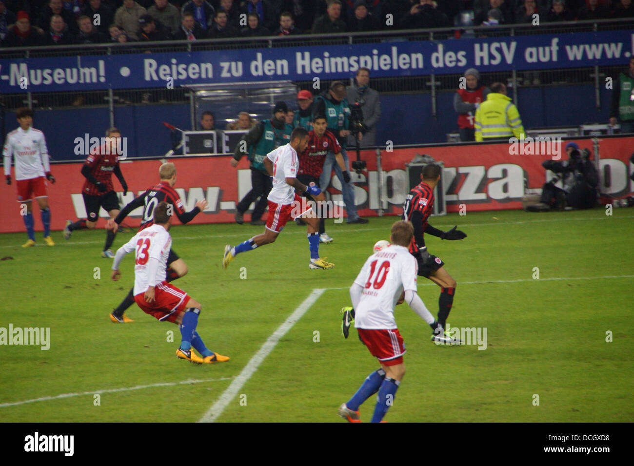 Die Fußball-Spieler Dennis Aogo vom Hamburger Sportverein HSV Hamburg auch mit Rafael van der Vaart-team Stockfoto