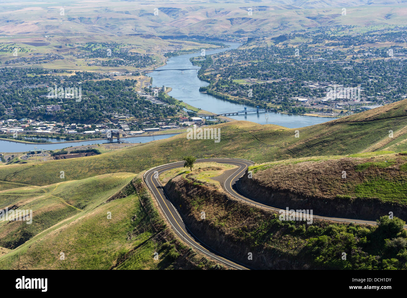 Lewiston, Idaho. Scharfe Kurven kennzeichnen die steile Abfahrt von der Autobahn bis zu den Partnerstädten von Clarkston und Lewiston Stockfoto