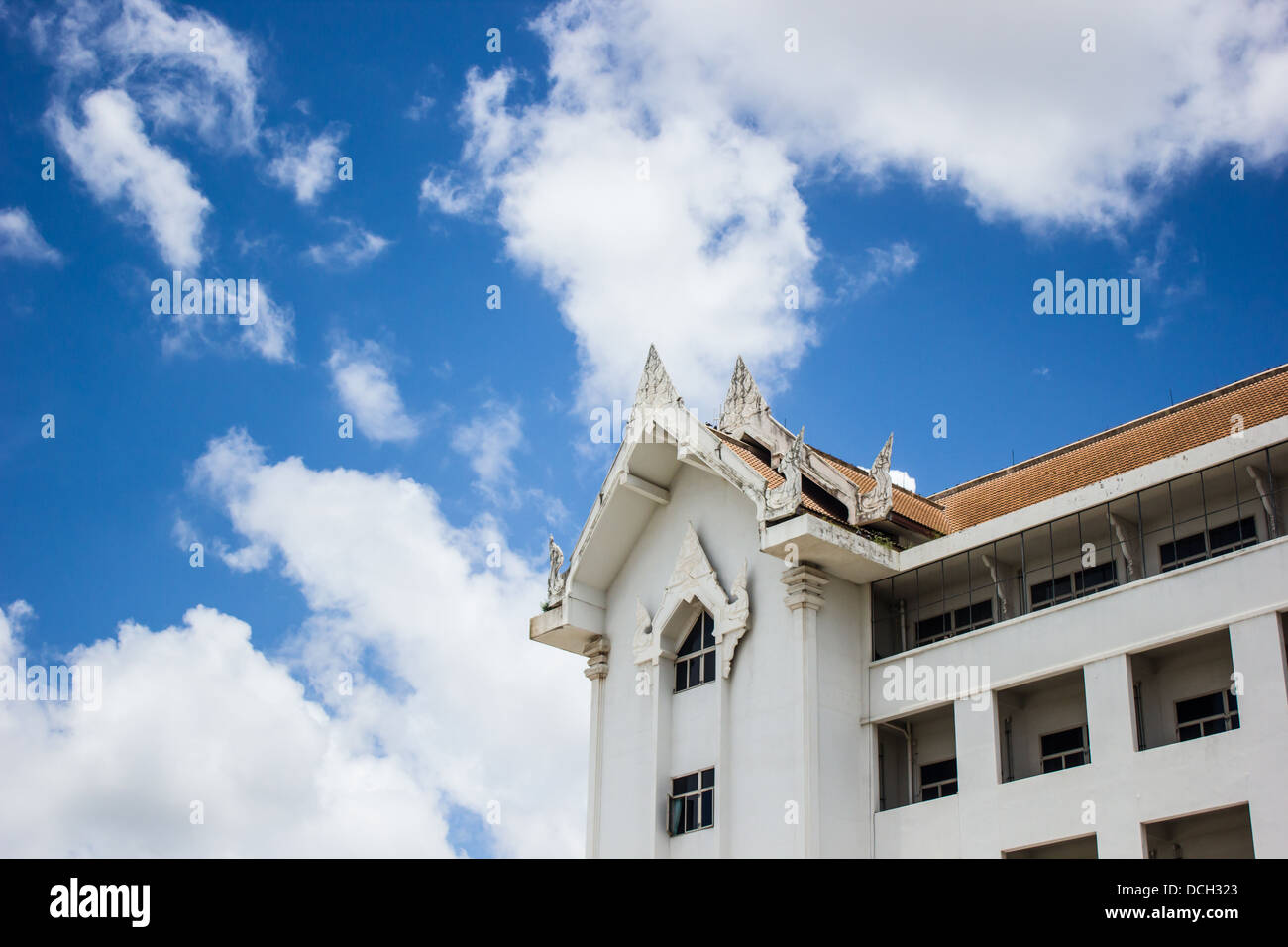Thailand-Architektur und blauer Himmel in Asien Stockfoto