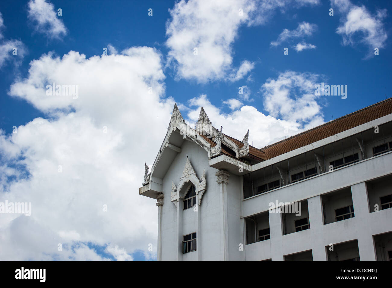 Thailand-Architektur und blauer Himmel in Asien Stockfoto