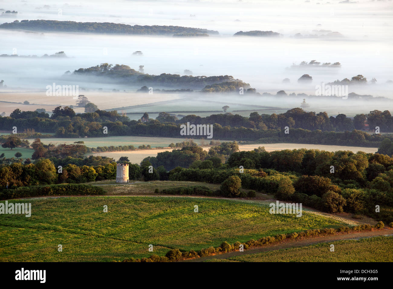 Tief liegende Nebel über der Weald von Sussex Stockfoto