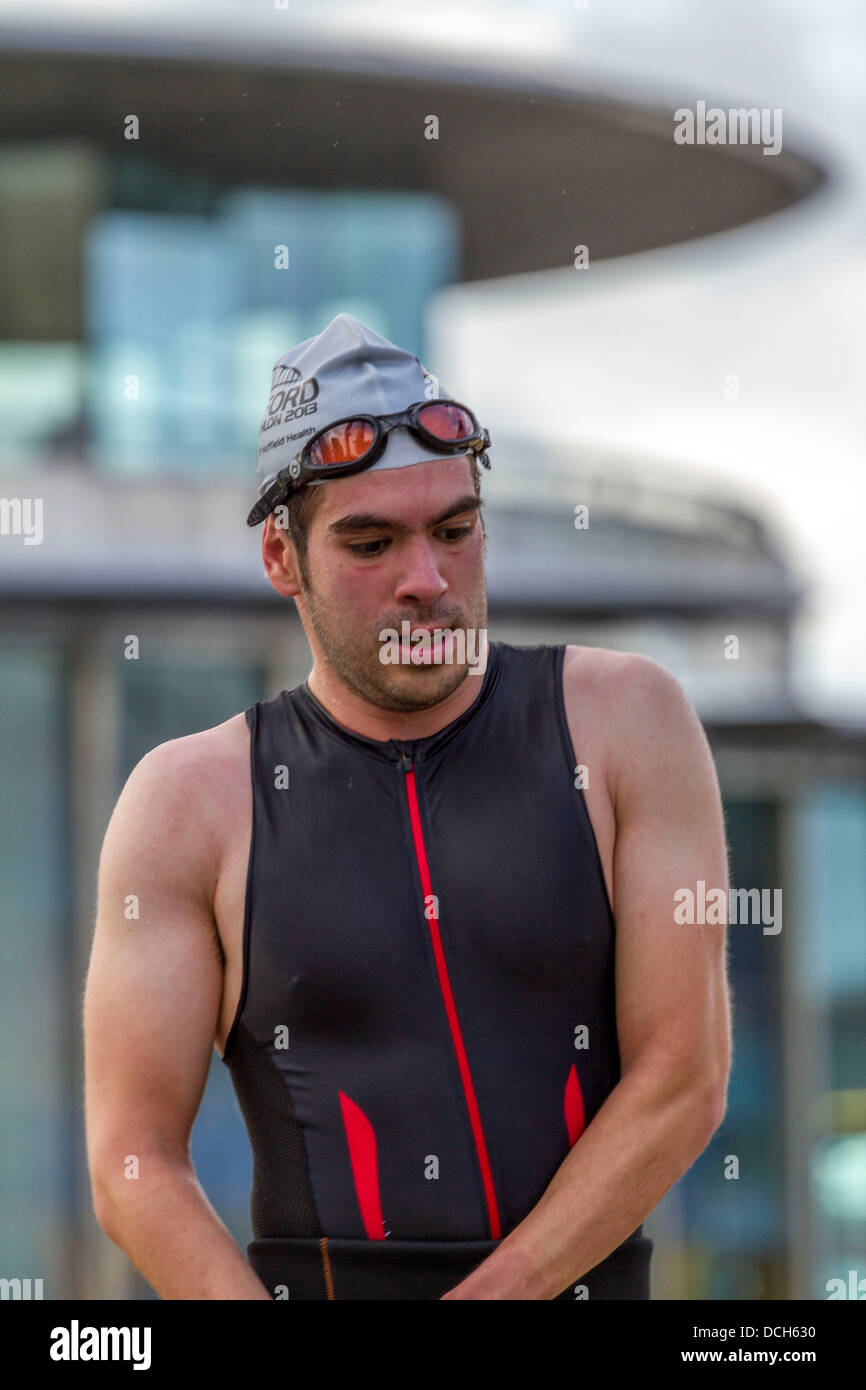 Salford, Manchester, UK, 18. August 2013. Immer bereit, ins Wasser Credit: Steven Purcell/Alamy Live News Stockfoto