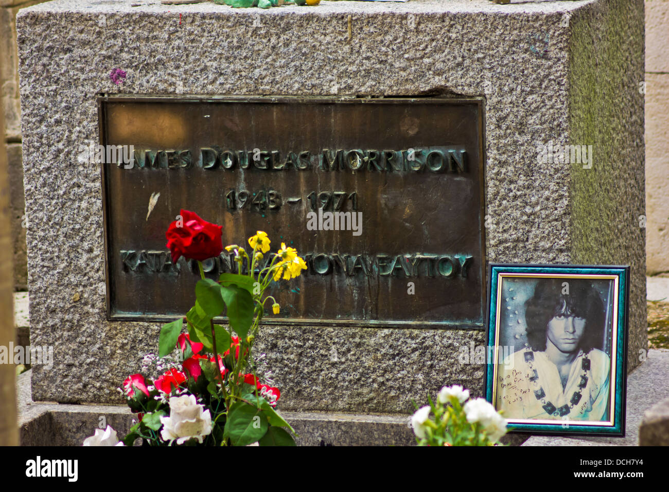 Das Grab von James Douglas Morrison auf dem Père Lachaise Friedhof. Stockfoto