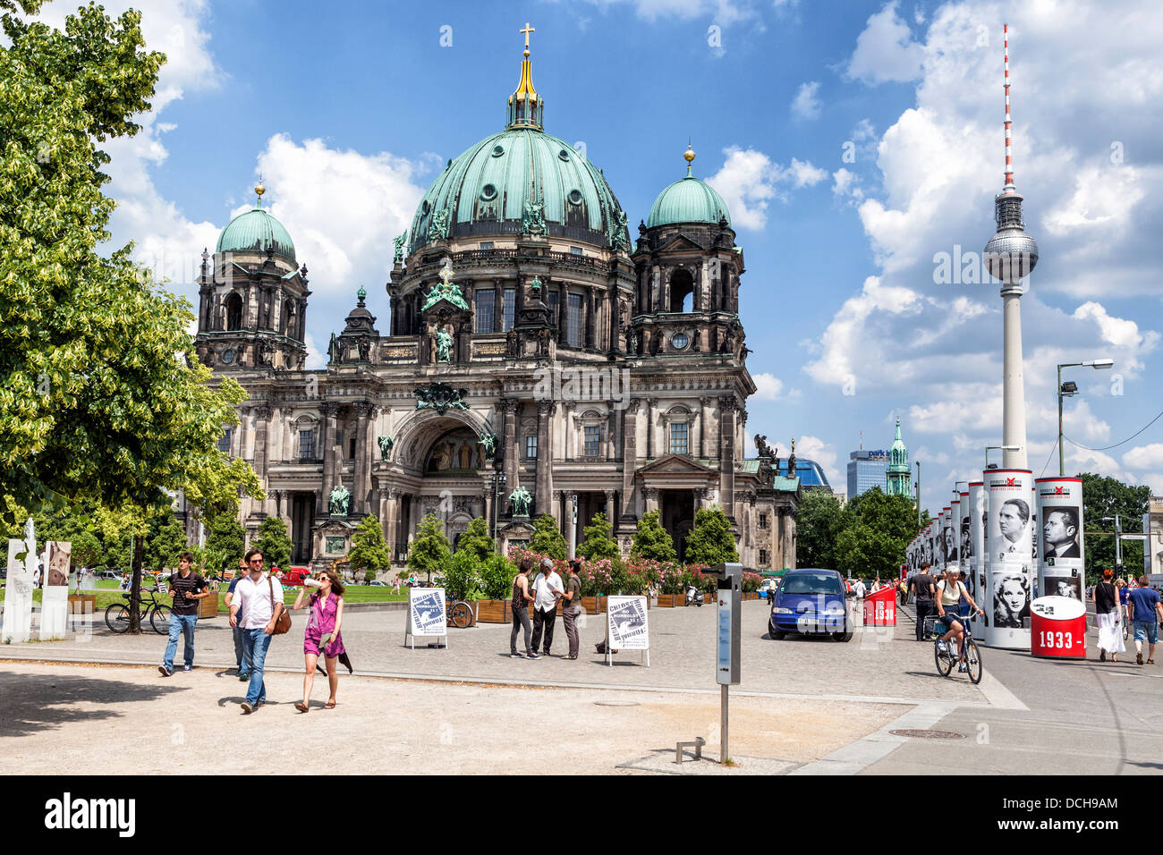Grüne Kuppel-Berliner Dom, Vielfalt zerstört, Ausstellung und Fernsehturm (Fernsehturm) Berlin Stockfoto