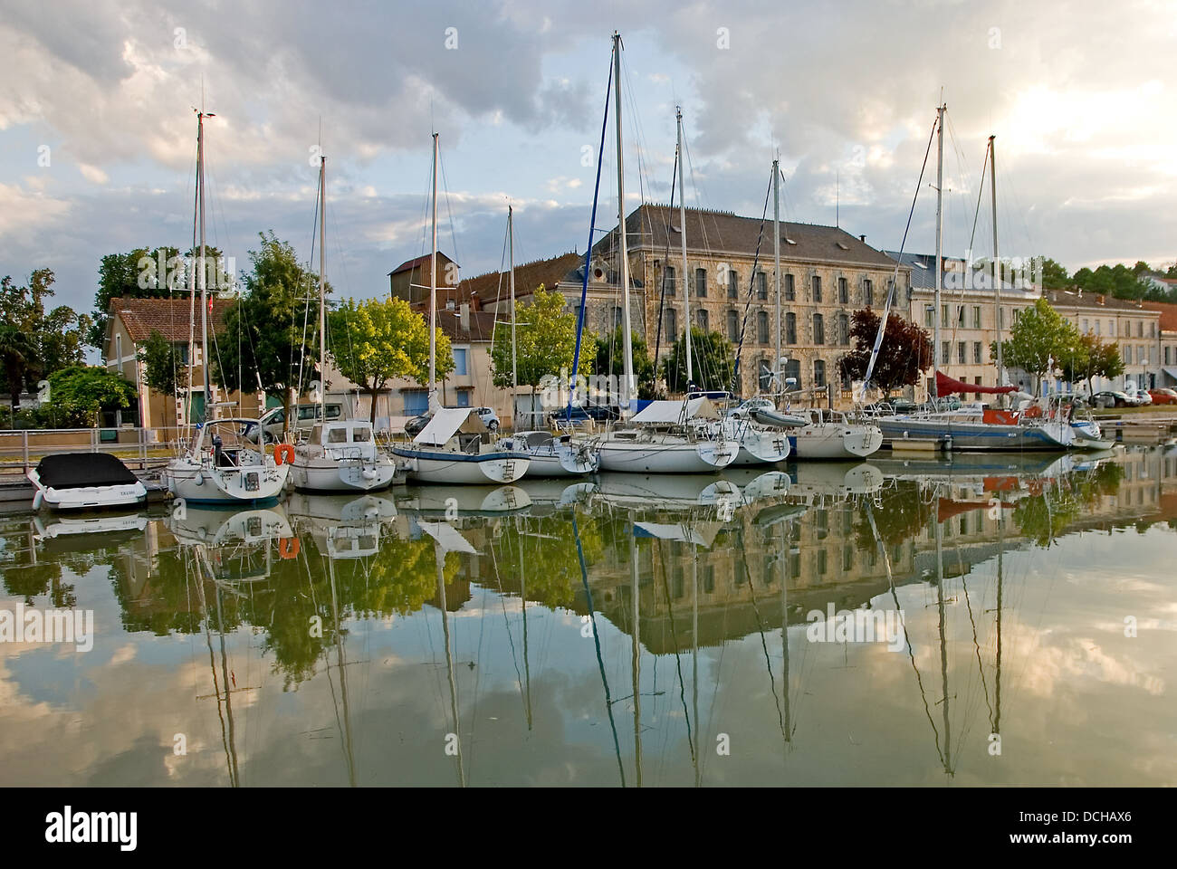 Mortagne Sur Gironde in der Region Charente Maritime ist eine geschäftige Hafenstadt mit einem Fluss Kanal Link, um den Fluss Gironde-Mündung. Stockfoto