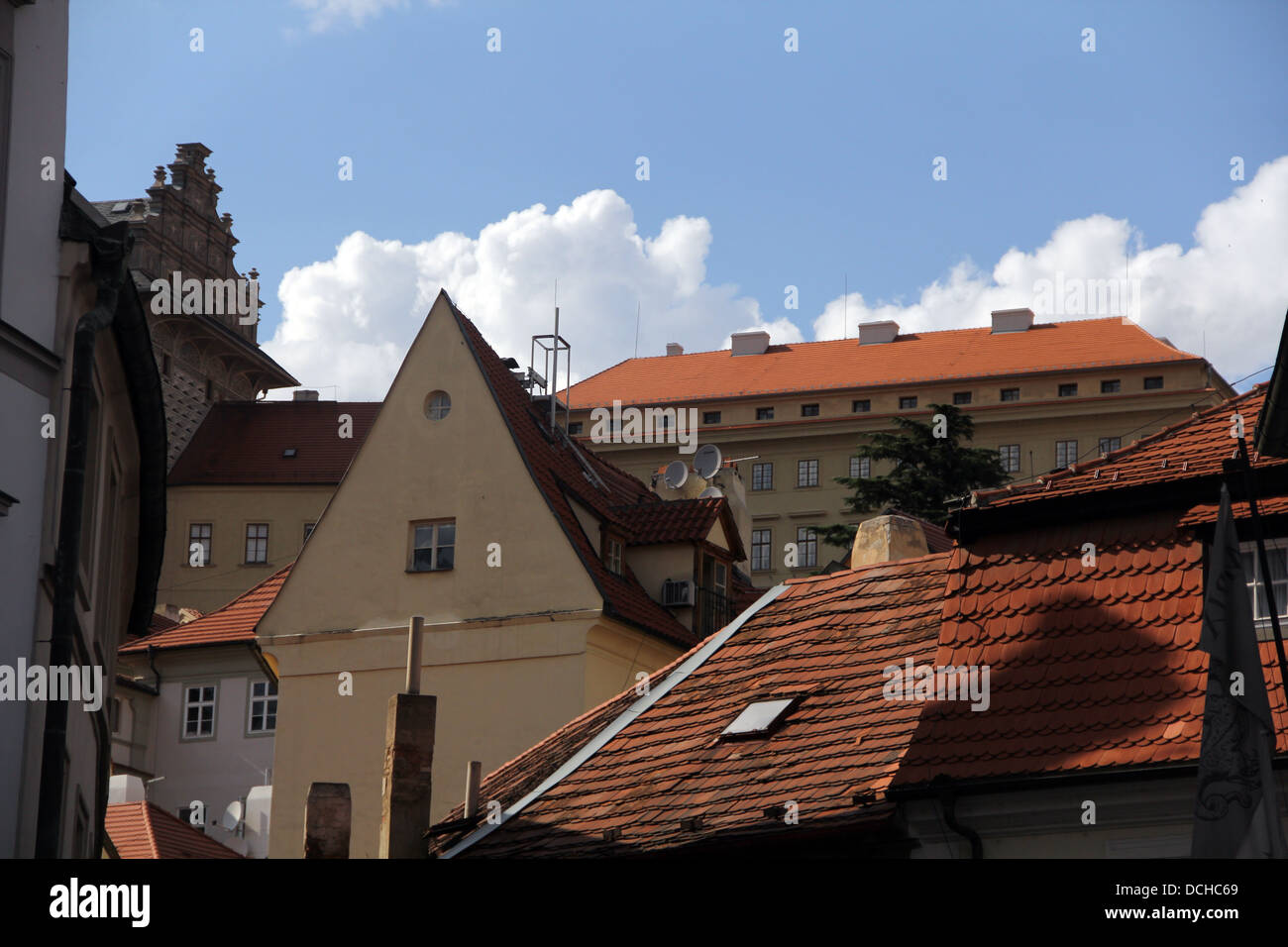 Altbauten an einem sonnigen Tag in Prag, Tschechoslowakei Stockfoto