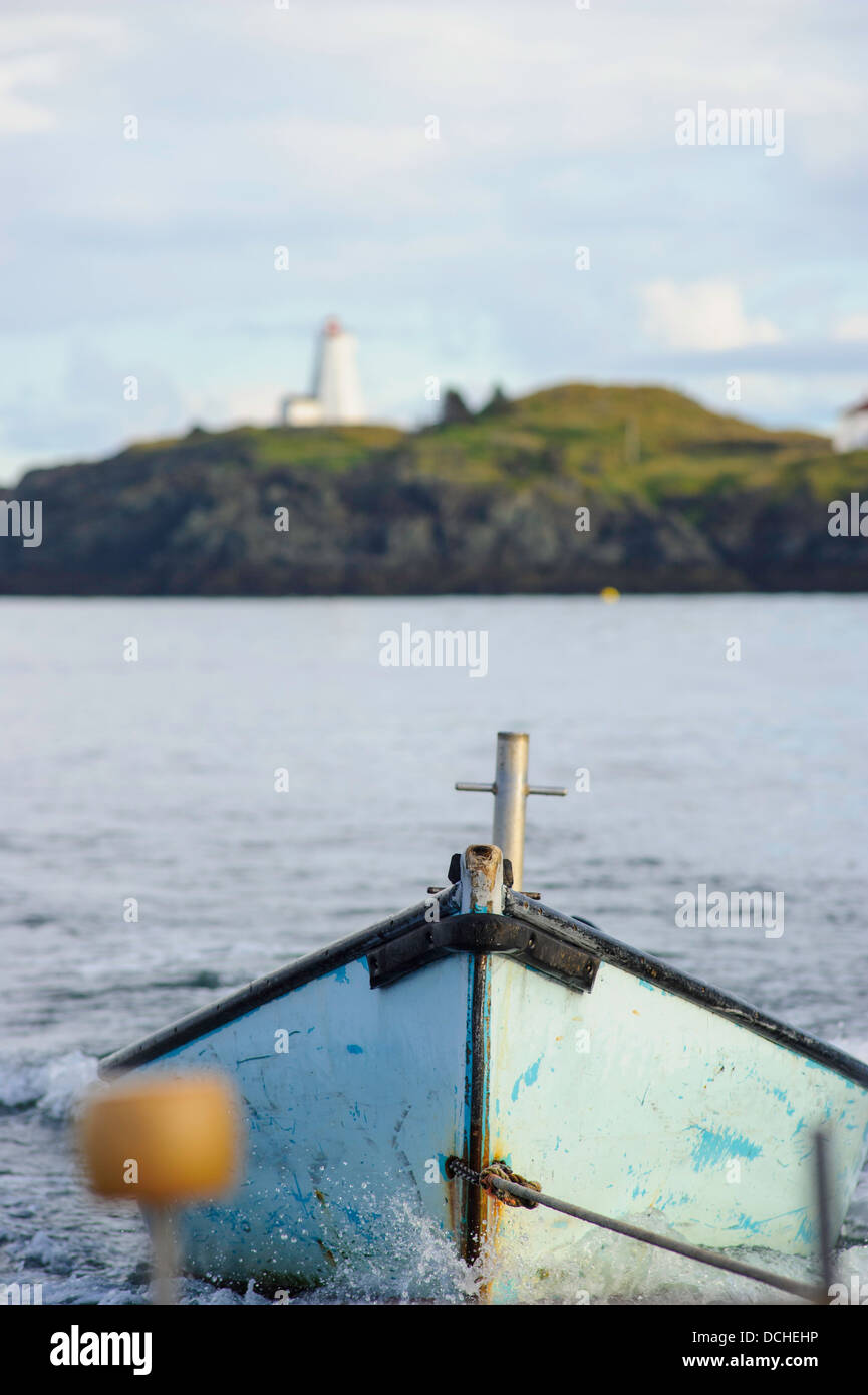 Ausschreibung geschleppt hinter Schwalbenschwanz Leuchtturm auf Grand Manan Island Stockfoto
