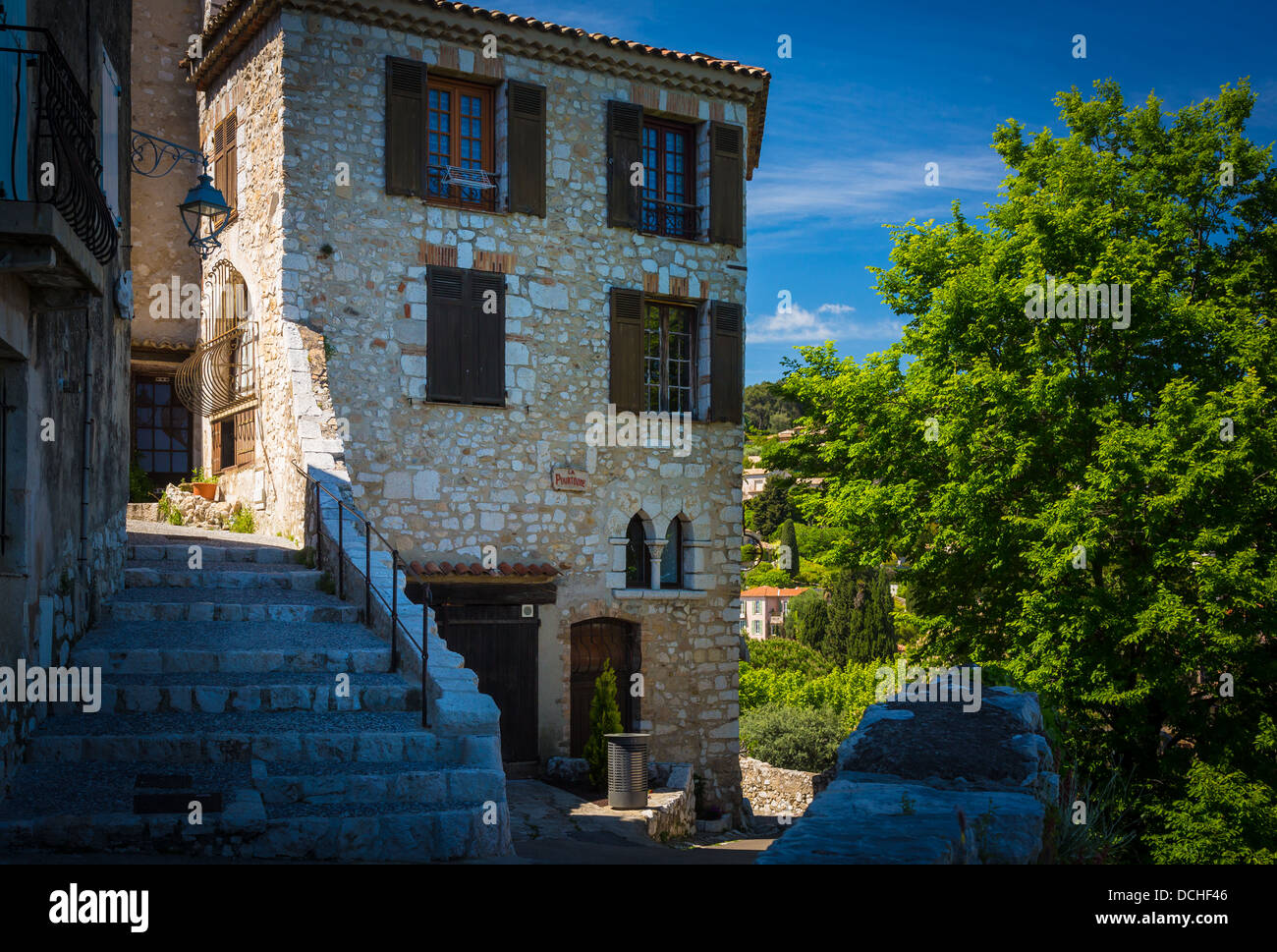 Treppen und Häuser in Saint Paul de Vence in Frankreich Stockfoto
