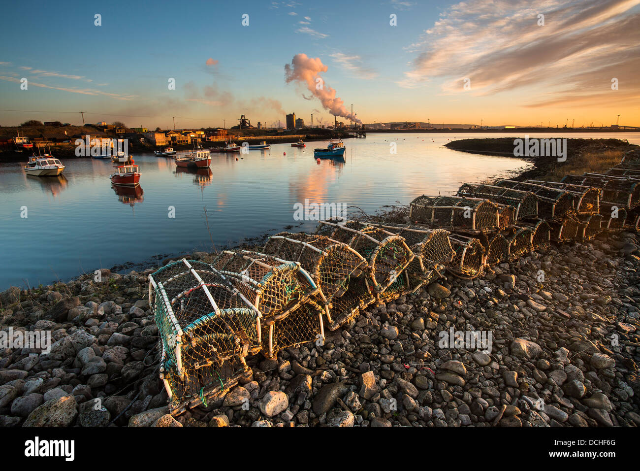 Krabben Sie-Töpfe und Steel Works, Paddys Loch, Redcar, Cleveland Stockfoto