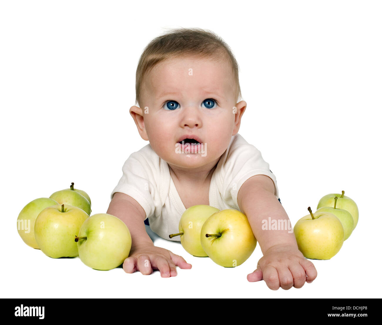 Europäischen Baby junge spielt mit Äpfeln Stockfoto