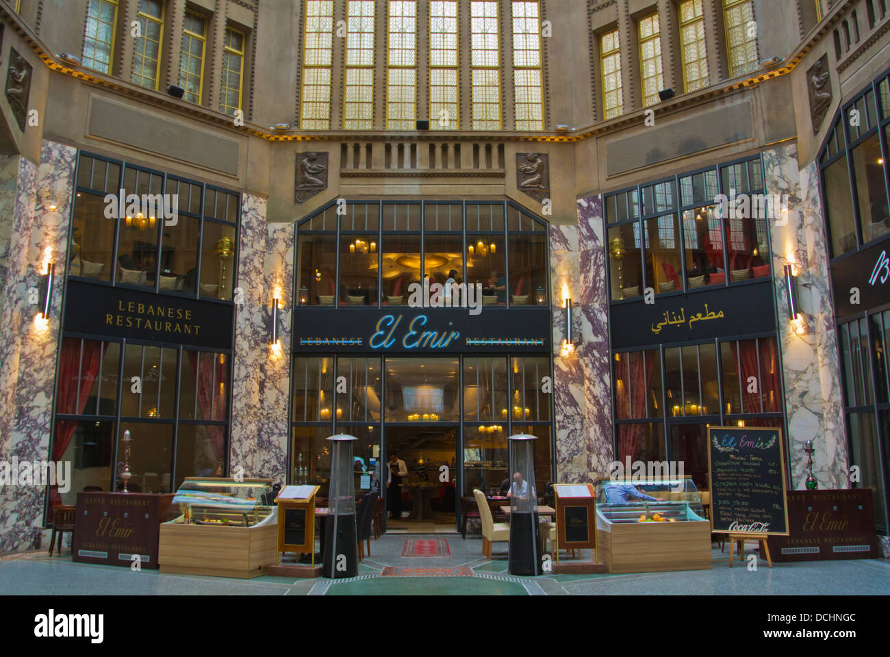 El-Emir ein libanesisches Restaurant innen Palac Koruna (1914) Neustadt Prag Tschechische Republik Europa Stockfoto