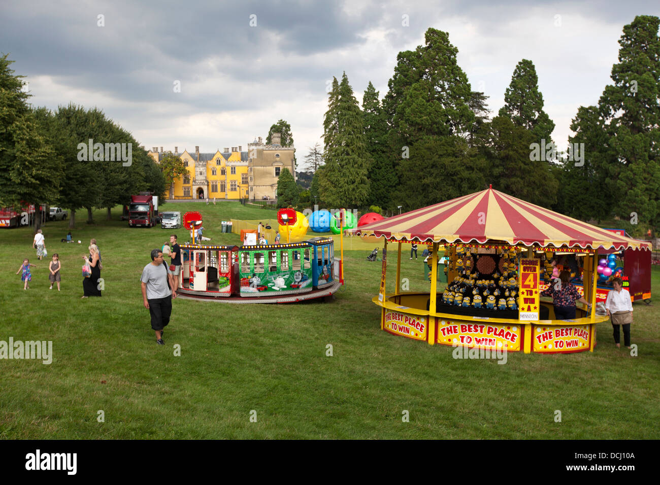 SideShow-Attraktionen auf der 35. Bristol International Balloon Fiesta. Bristol, England, Vereinigtes Königreich. Stockfoto