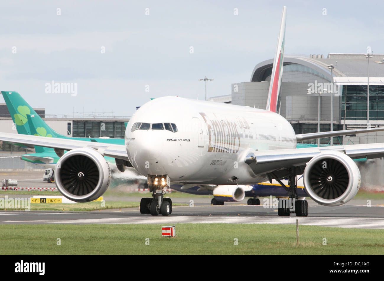 Emirates Boeing am Flughafen Dublin Stockfotografie Alamy