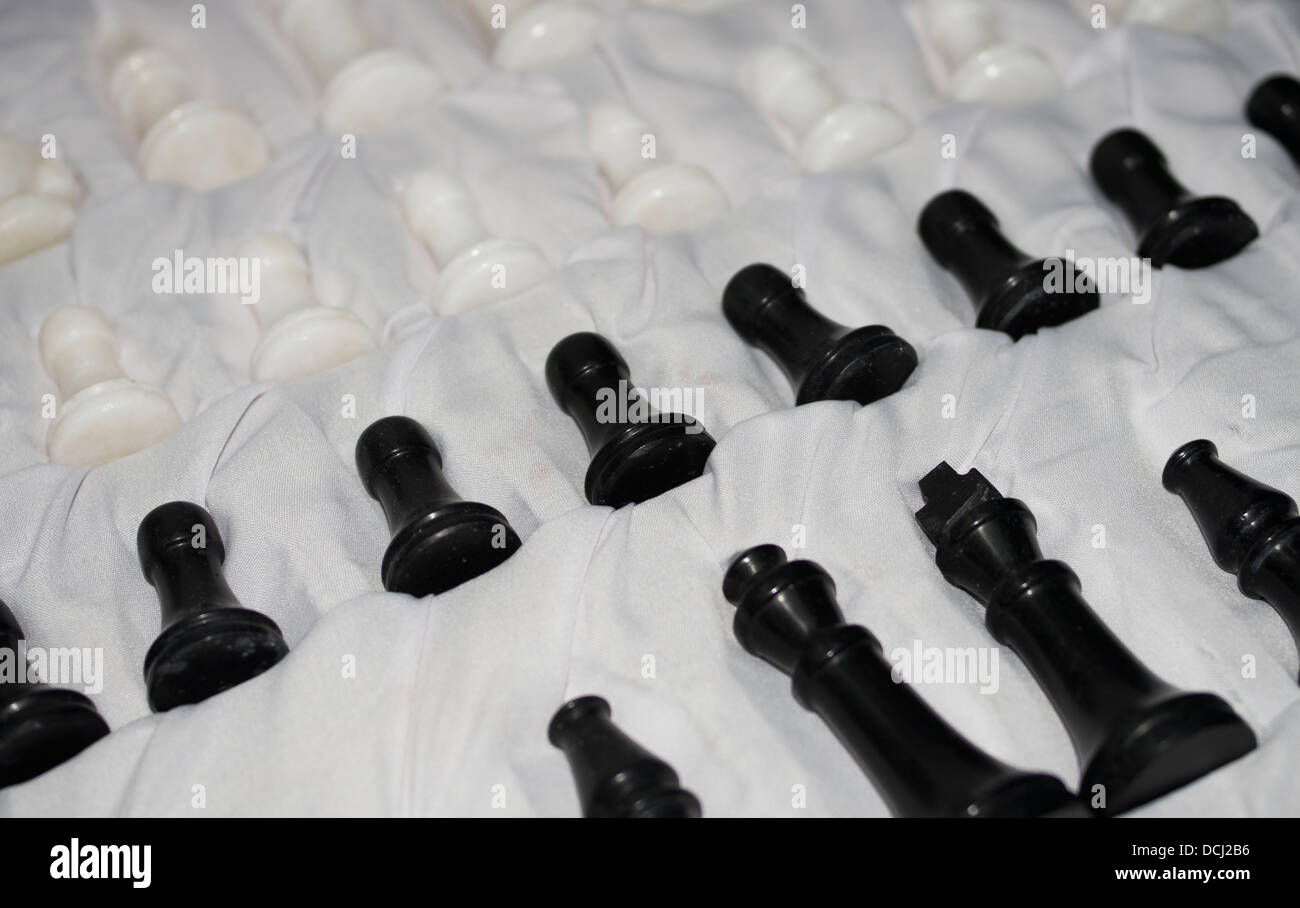 Schwarz / Weiß Marmor Schachfiguren auf Verkauf - Agra, Indien Stockfoto