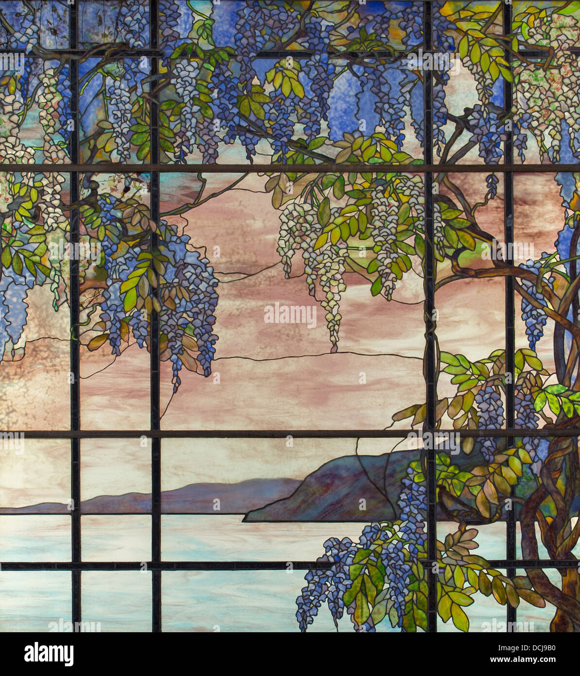 20. Jahrhundert - Blick auf die Oyster Bay - Louis Comfort Tiffany (New York City, 1908) - Kalkstein, Keramik-, und Fravrile Stockfoto