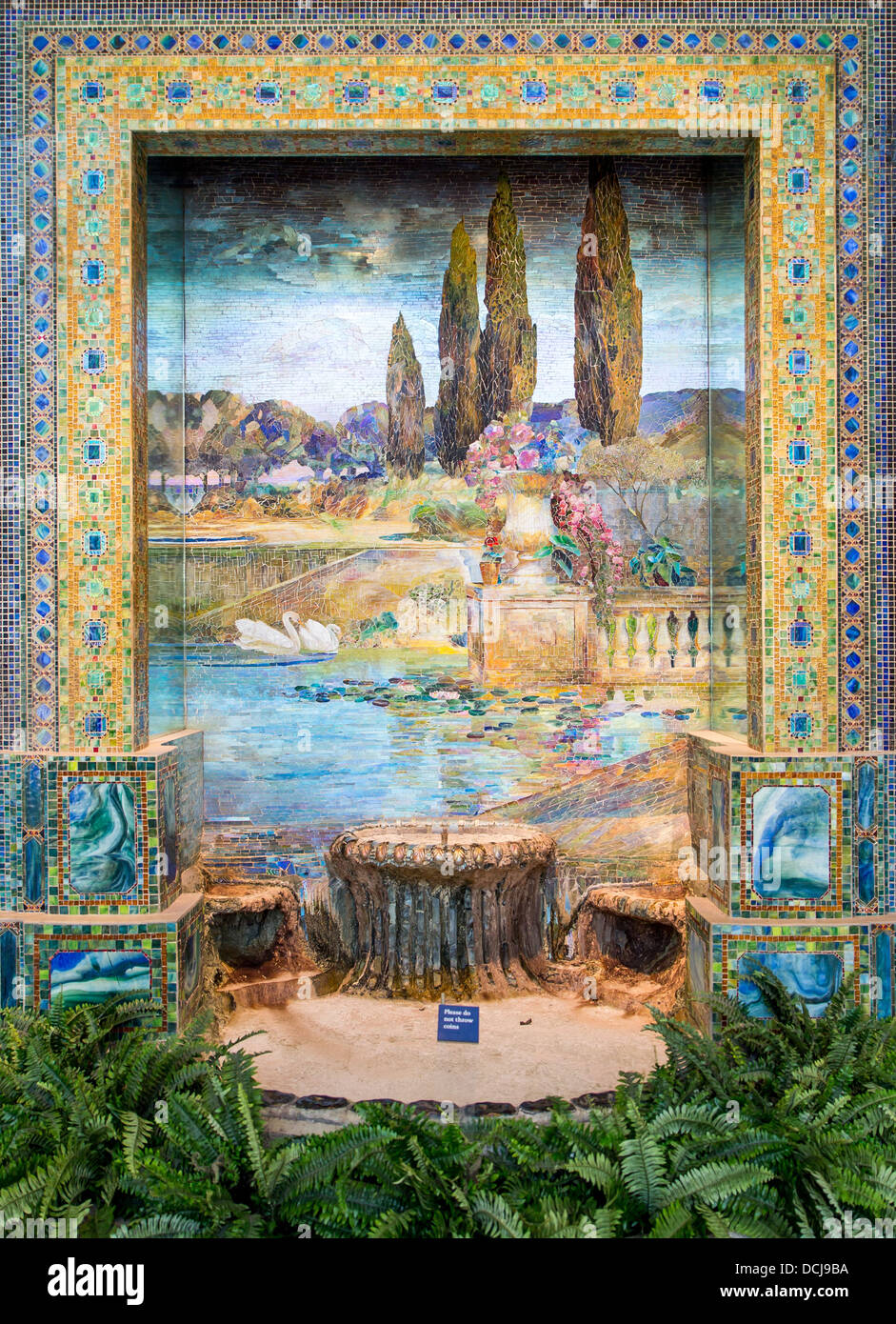 20. Jahrhundert - Landschaft von Garten und Brunnen - Louis Comfort Tiffany (New York City, 1915) - Metropolitan Museum of Art- Stockfoto