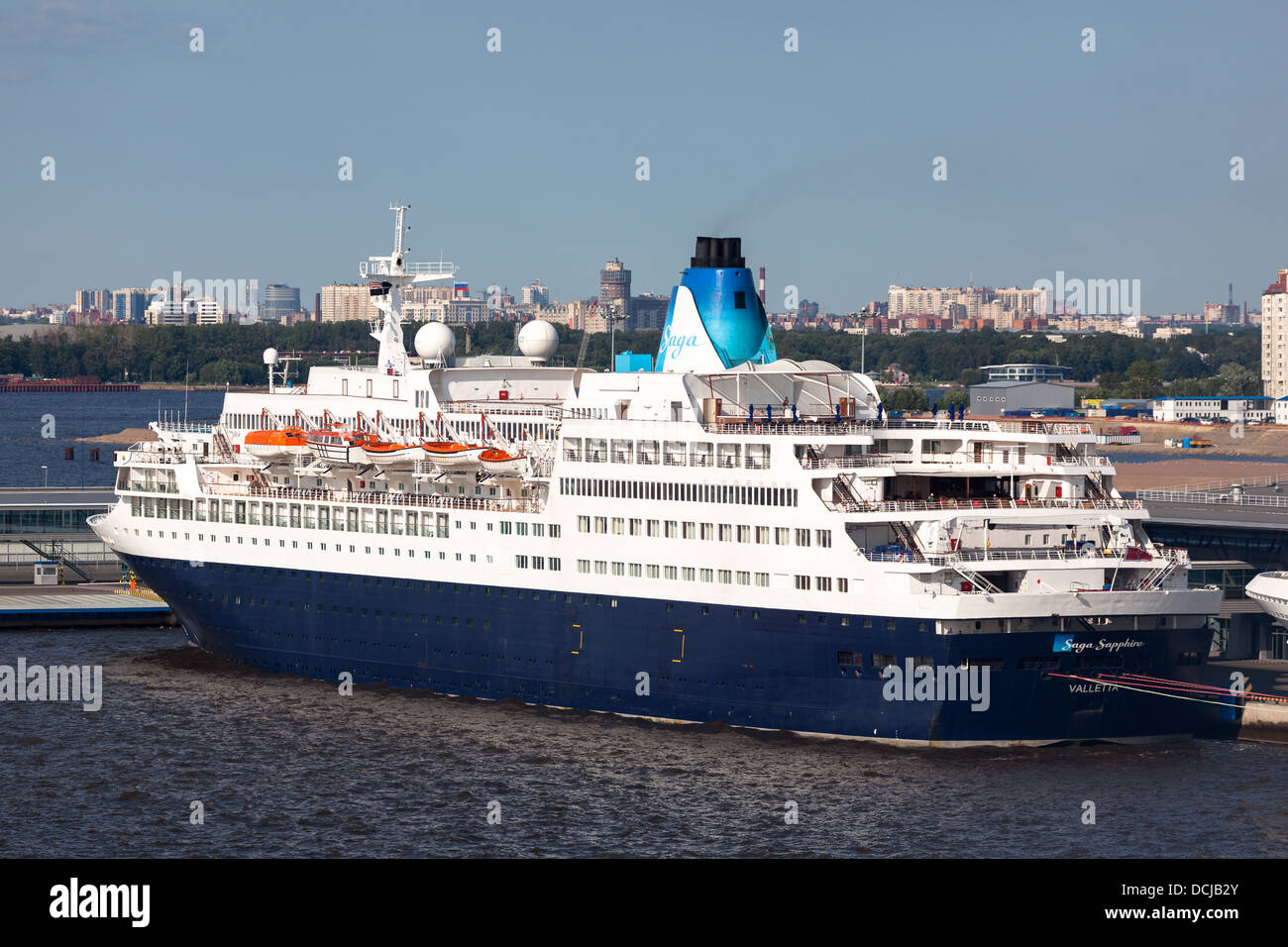 Kreuzfahrtschiff "Saga Sapphire" neben dem neuen Cruise ship terminal St.Petersburg Russland Stockfoto