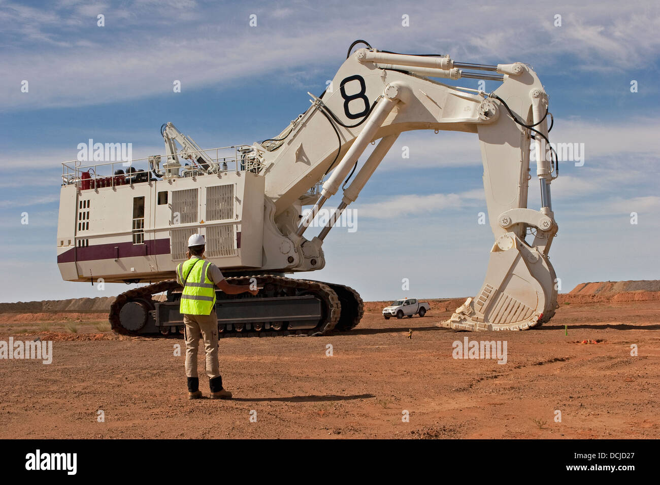 Bucyrus Caterpillar Hydraulikbagger Bagger dabei, neue Wege auf einem gold-Tagebau-Gelände in Mauretanien, NW-Afrika Stockfoto