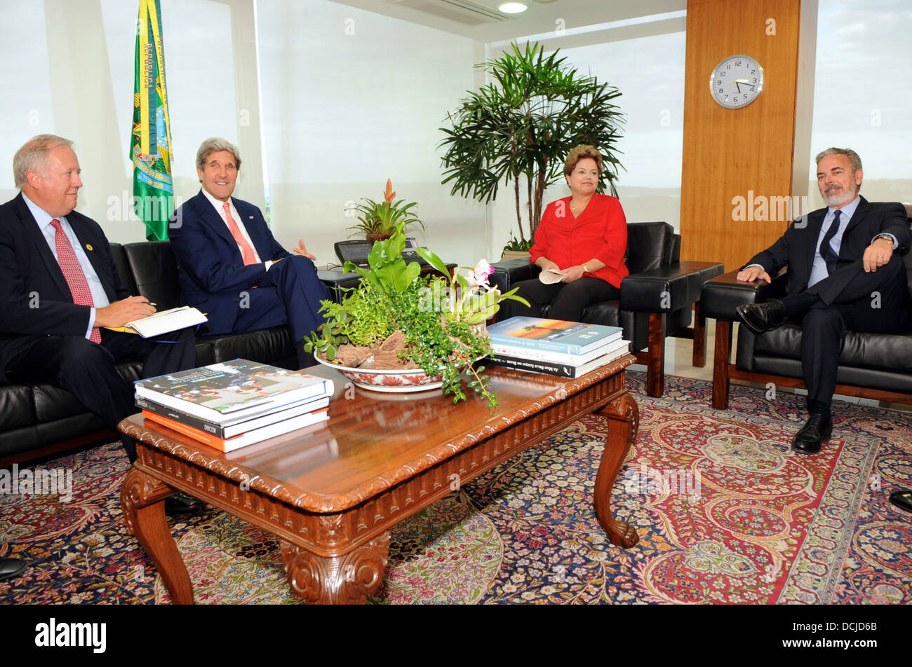 John Kerry Johnkerry Dilma Rousseff Dilmarousseff Thomas Shannon Thomasshannon Antonio Patriota Antoniopatriota Brasilia Brasilien Stockfoto