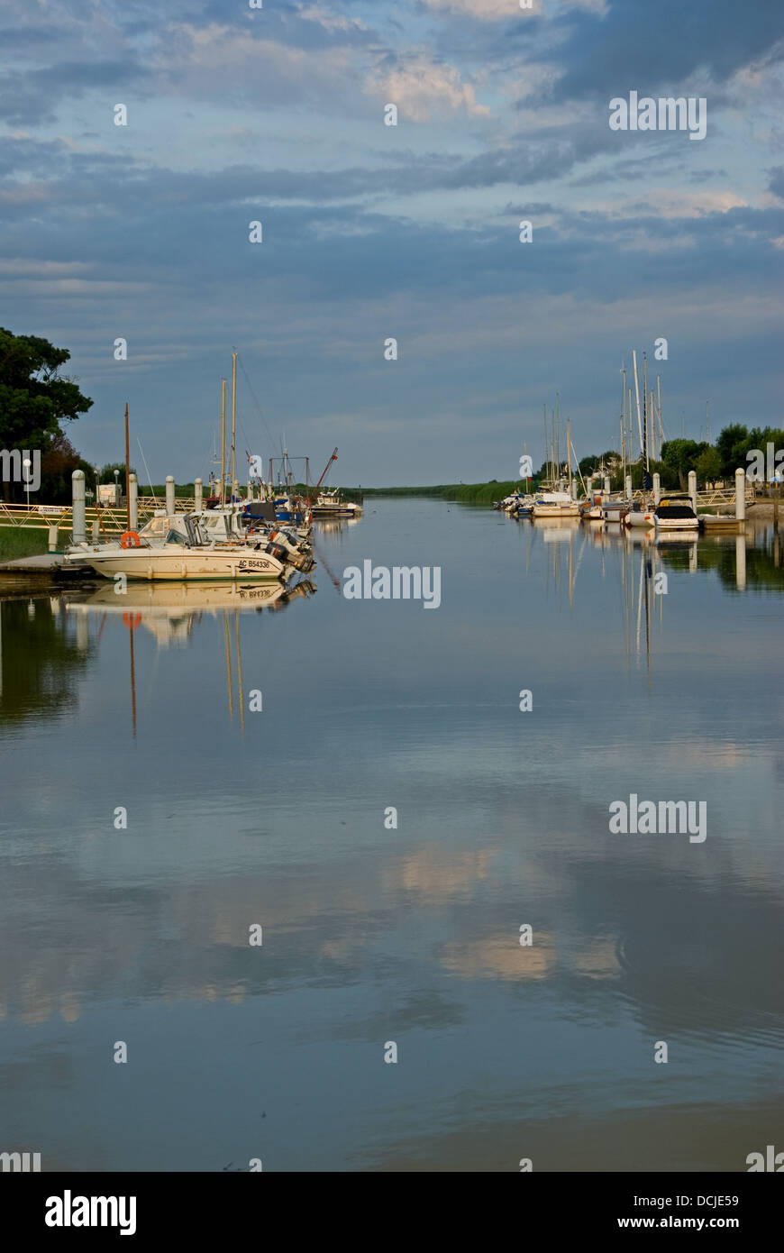 Mortagne Sur Gironde in der Region Charente Maritime ist eine geschäftige Hafenstadt mit einem Fluss Kanal Link, um den Fluss Gironde-Mündung. Stockfoto
