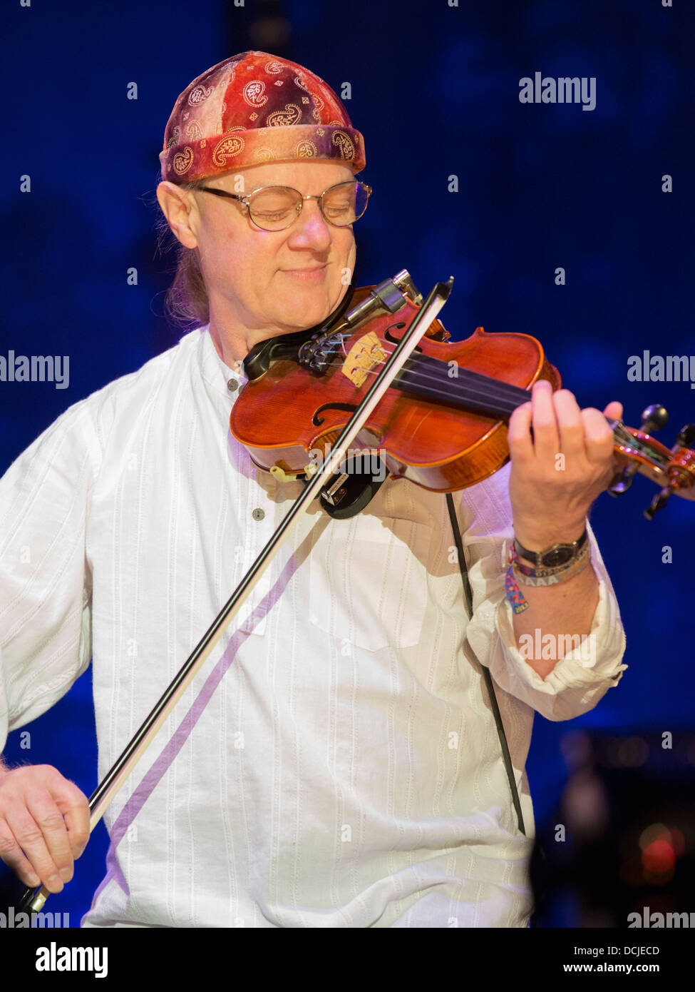 Ric Sanders Geige Spieler von Fairport Convention auf der Bühne der Bandes Cropredy Festival 2013 Stockfoto