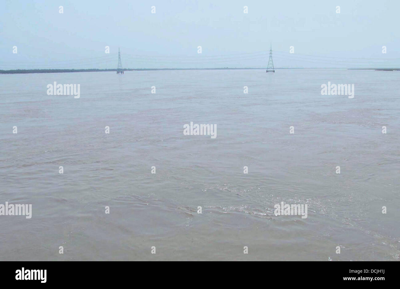 Ansichten nach Flut in Sargodha Flut zerstörte Bebauungen und Häuser in der Gegend von Sargodha auf Montag, 19. August 2013. Die Sintflut Infrastruktur beschädigt, Dörfer überschwemmt und zerstört Pflanzen, vor allem im zentralen Punjab, Entwurzelung von Menschen aus ihren Häusern. Die Fluten zum südlichen Punjab und nördlichen Sindh, hinterließ eine Schneise der Zerstörung in Punjab. Stockfoto