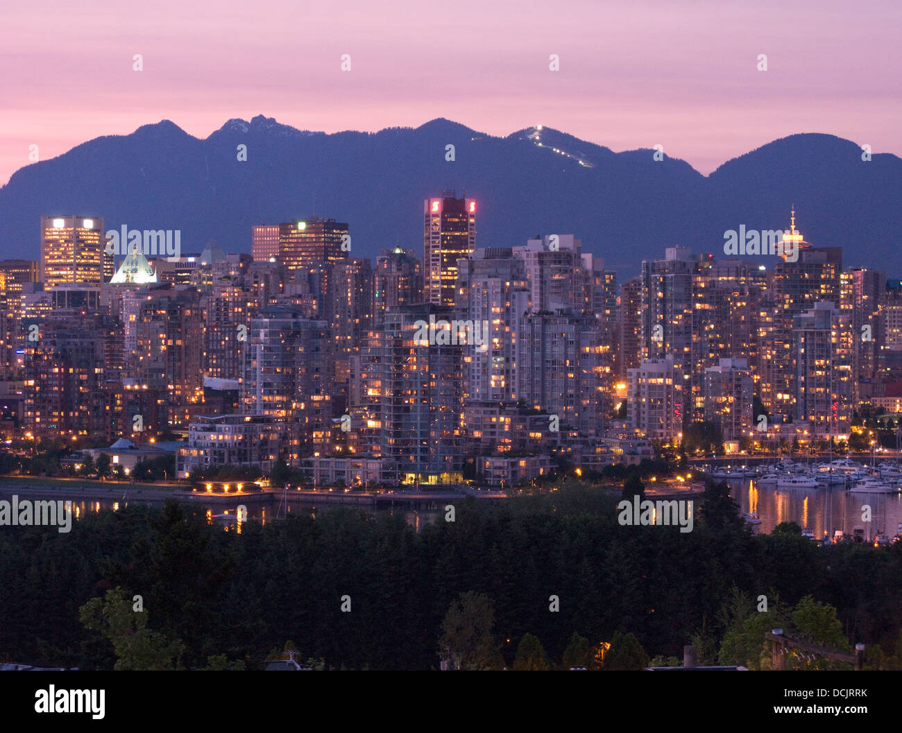 FALSE CREEK SKYLINE VON DOWNTOWN VANCOUVER BRITISH COLUMBIA KANADA Stockfoto