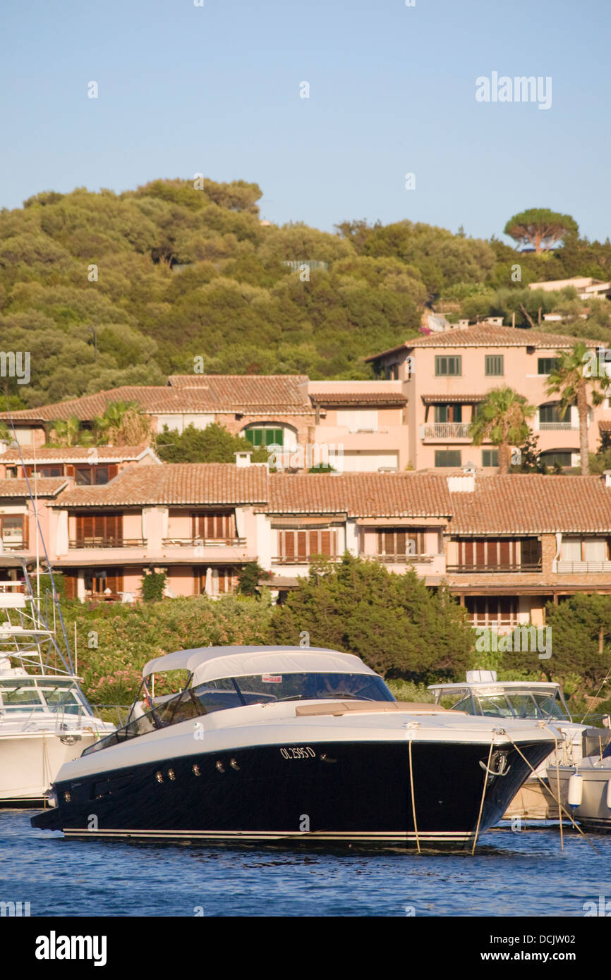 Motor-Yacht im Hafen von Porto Rotondo, Sardinien, Italien Stockfoto