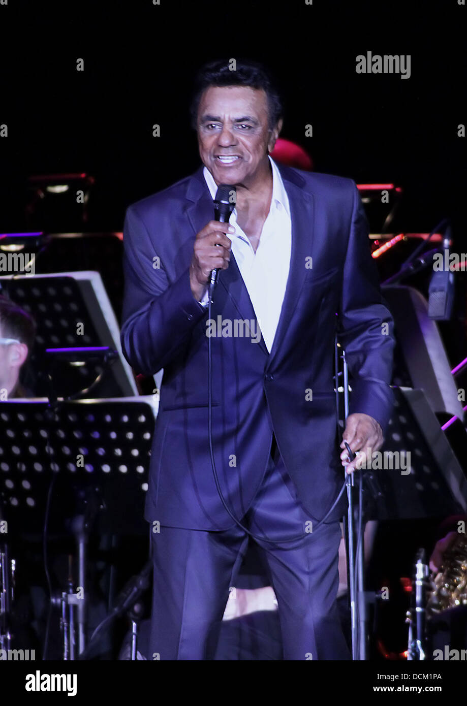 Johnny Mathis in Manchester MEN Arena durchführen. Manchester, England - 16.10.11 Stockfoto