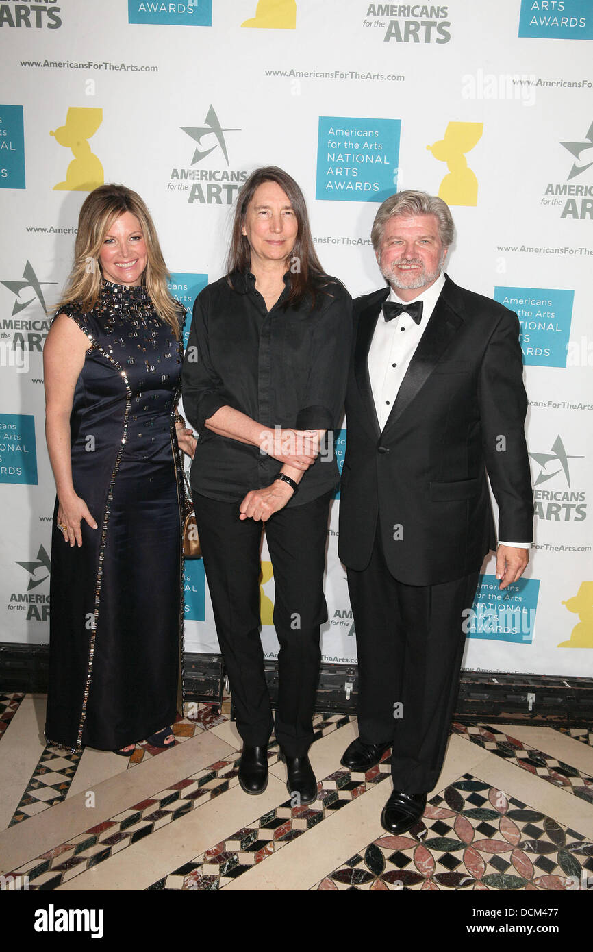 Maria Bell, Jenny Holzer, Robert Lynch, bei National Arts Awards 2011 präsentiert von Americans For the Arts statt im Restaurant Cipriani 42nd Street. New York City, USA - 17.10.11 Stockfoto